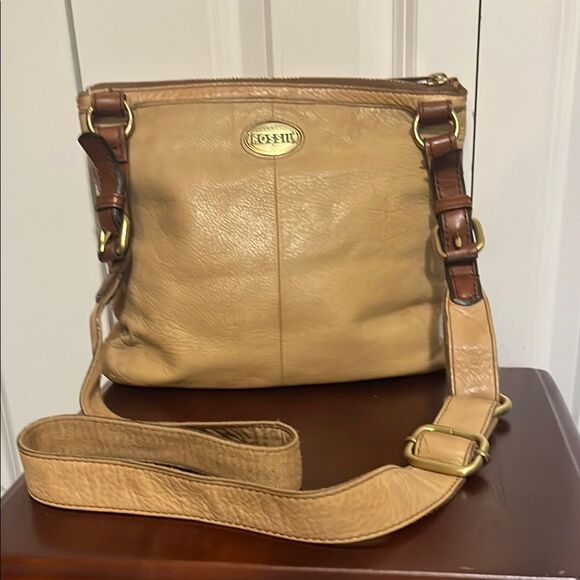 Fossil Tan Yellow Distressed Pebbled  Leather Adjustable Crossbody Bag Purse - Picture 1 of 7